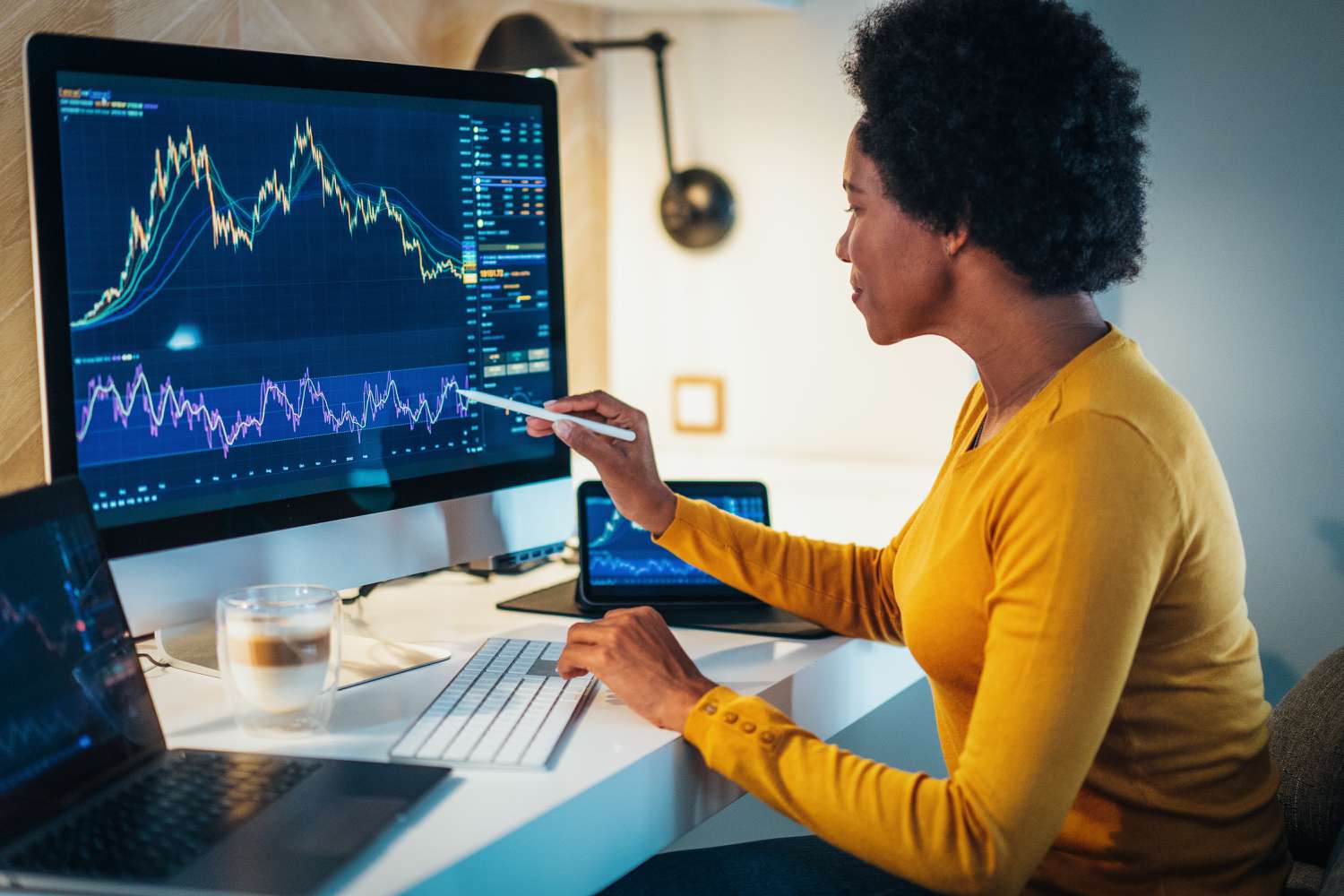 Detailed forex chart depicting EUR/USD exchange rate movement with technical indicators